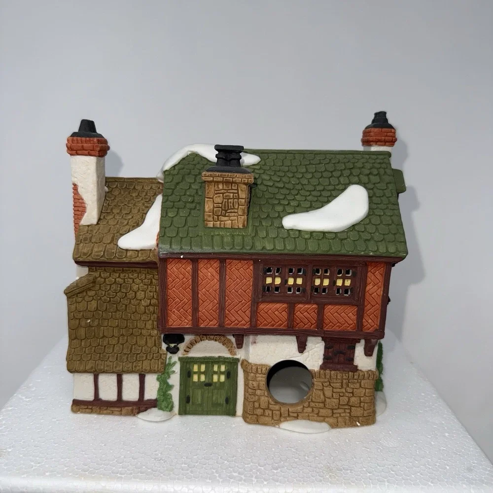 Dept 56. RUTH MARION SCOTCH WOOLENS Limited Ed#16945/17500 Dickens 55859 Lighted